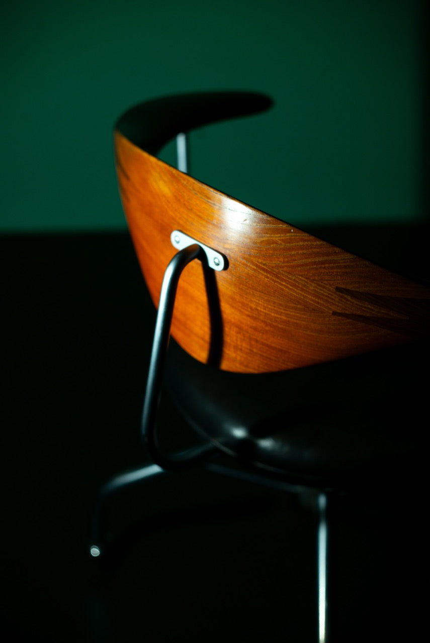 Hans J. Wegner Swivel desk chair Johannes Hansen